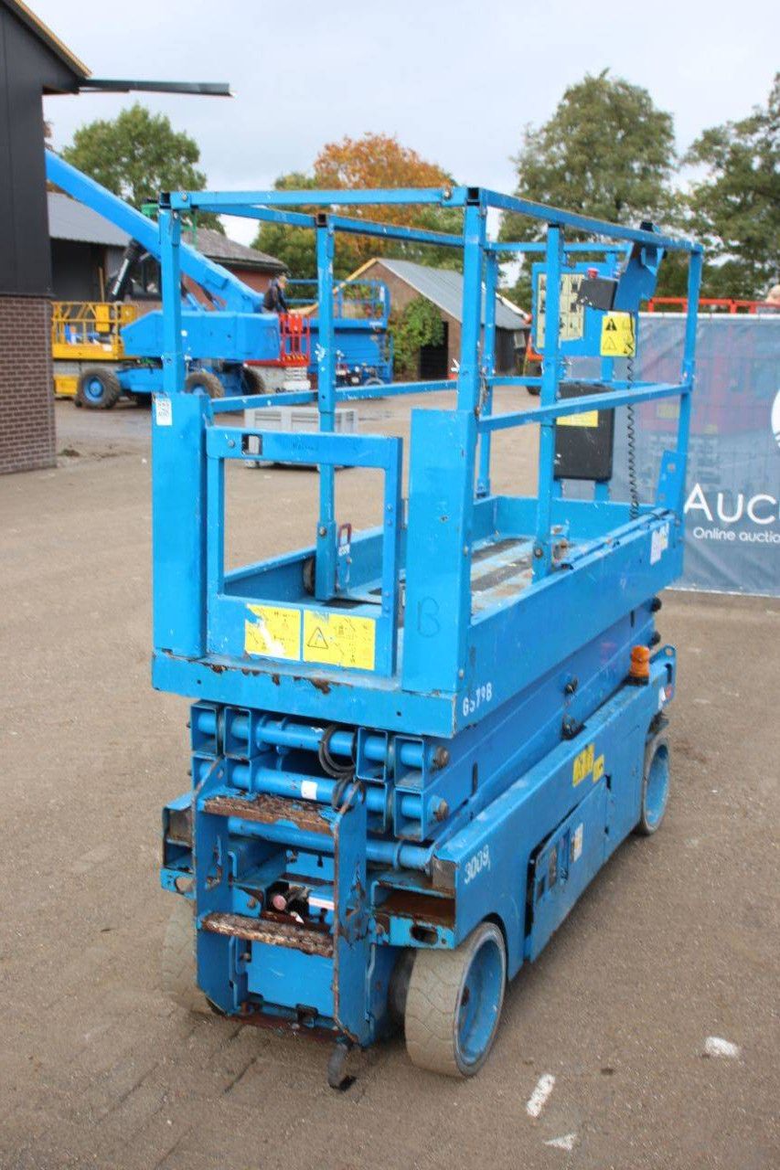 Scissor lift Genie GS2032 Electric 8.1m 2013