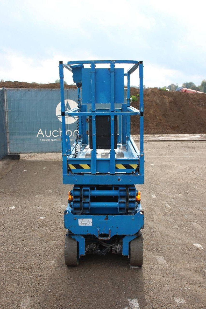 Scissor lift Genie GS2032 Electric 8.1m 2013