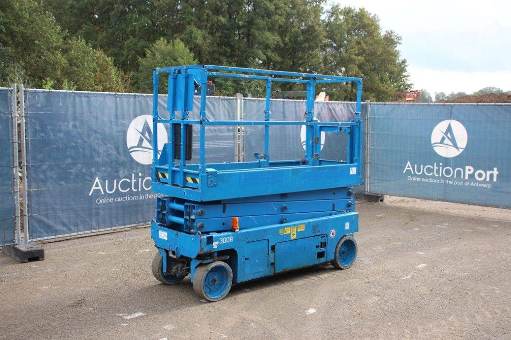 Scissor lift Genie GS2032 Electric 8.1m 2013