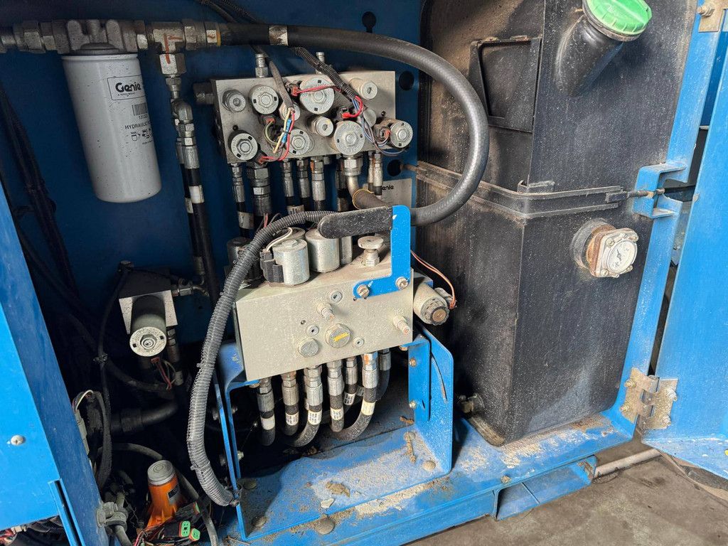 Scissor lift Genie GS-4069 RT Diesel 14.30m 2012