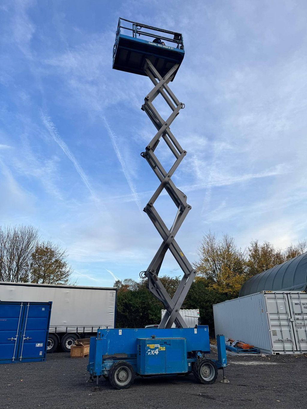 Scissor lift Genie GS-4069 RT Diesel 14.30m 2012