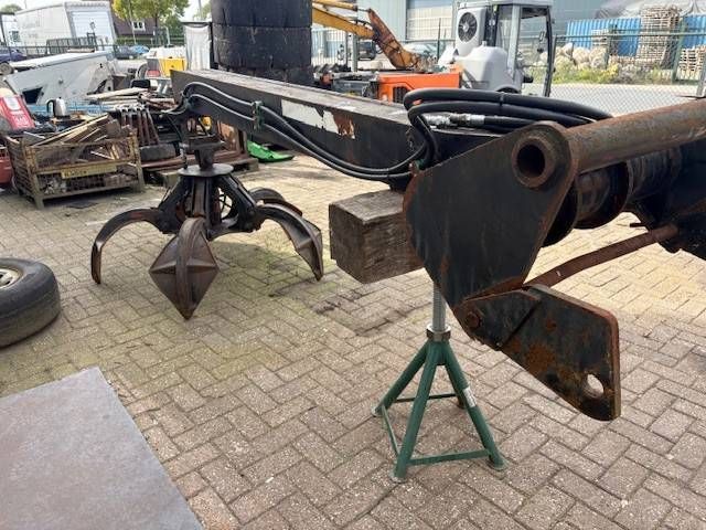 Manitou-Hebebühne mit Polyp-Klemme