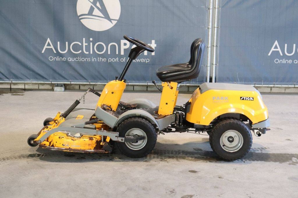 Zitmaaier Stiga Park Compact Benzine 2009