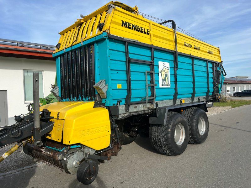 Mengele Rotobull 6000/2 mit 700/45-22,5 Bereifung und Nachllenkung