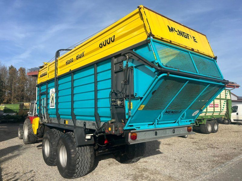 Mengele Rotobull 6000/2 mit 700/45-22,5 Bereifung und Nachllenkung