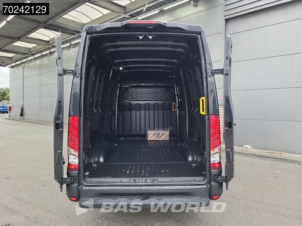 Iveco Daily 35S21 3.0L Automaat L2H2 210PK 2025-Model 3,5t Trekgewicht ACC LED Navi LM-Velgen Camera Euro6 L2 12m3 A/C