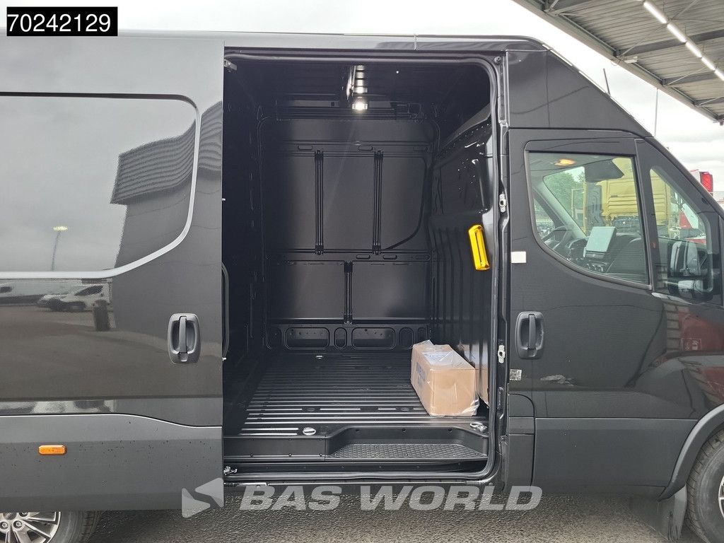 Iveco Daily 35S21 3.0L Automaat L2H2 210PK 2025-Model 3,5t Trekgewicht ACC LED Navi LM-Velgen Camera Euro6 L2 12m3 A/C