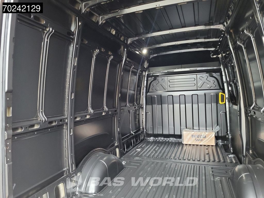 Iveco Daily 35S21 3.0L Automaat L2H2 210PK 2025-Model 3,5t Trekgewicht ACC LED Navi LM-Velgen Camera Euro6 L2 12m3 A/C