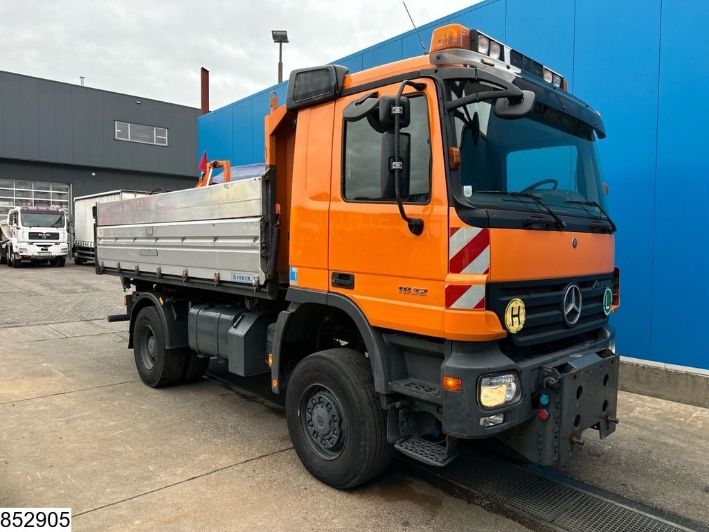 Mercedes Actros 1832 4X4, Grit spreader, Snow plough, Tipper