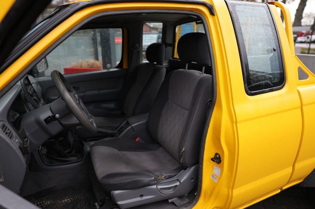 Nissan Navara 2.5 DTI KING-CAB 4WD VAN MARGE