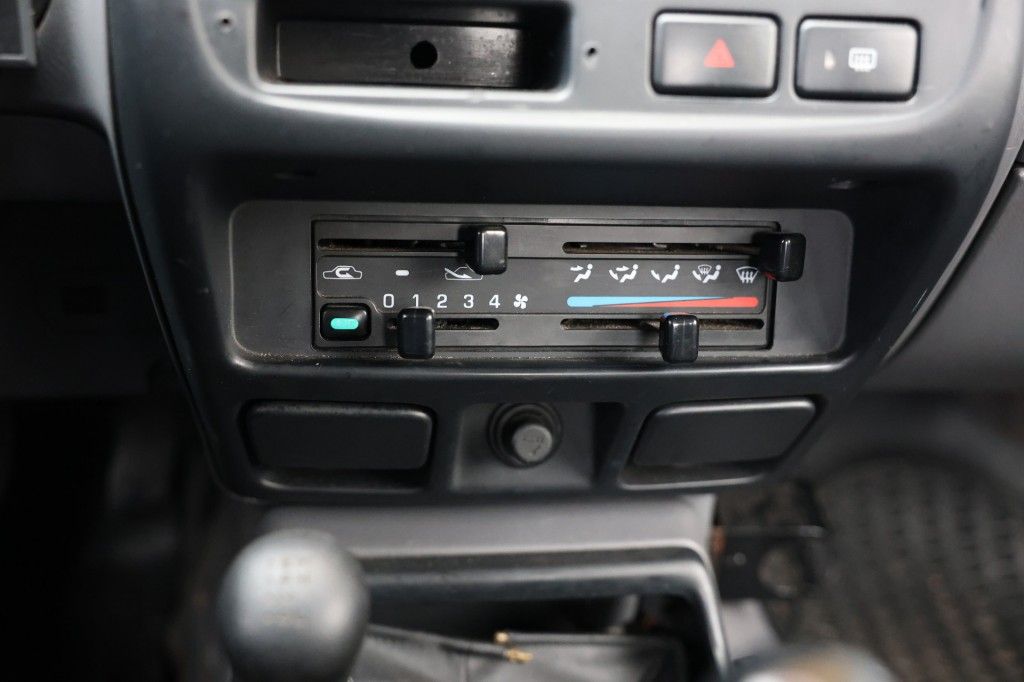 Nissan Navara 2.5 DTI KING-CAB 4WD VAN MARGE