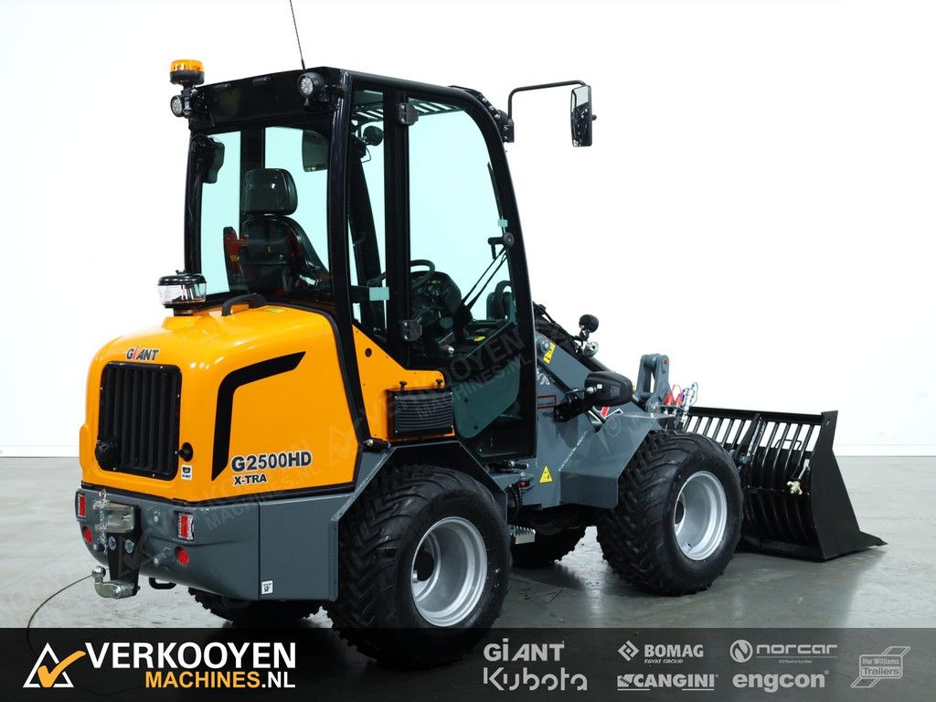 2025 Giant G2500 X-tra HD (Cabine) VK10416