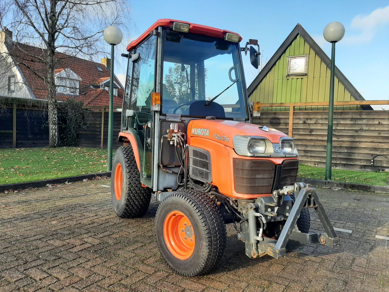 Kubota B2530 trekker met cabine en fronthef
