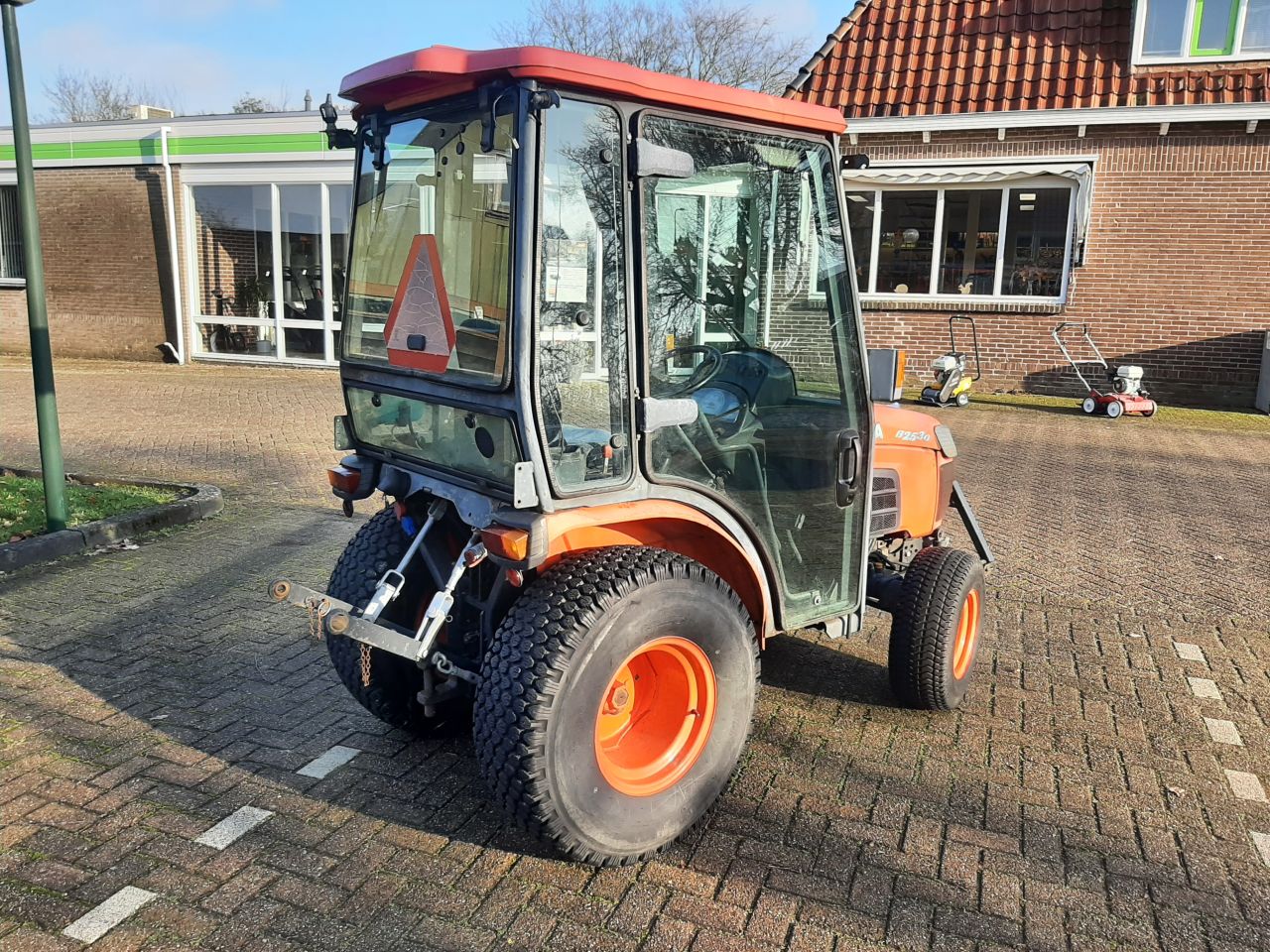 Kubota B2530 trekker met cabine en fronthef