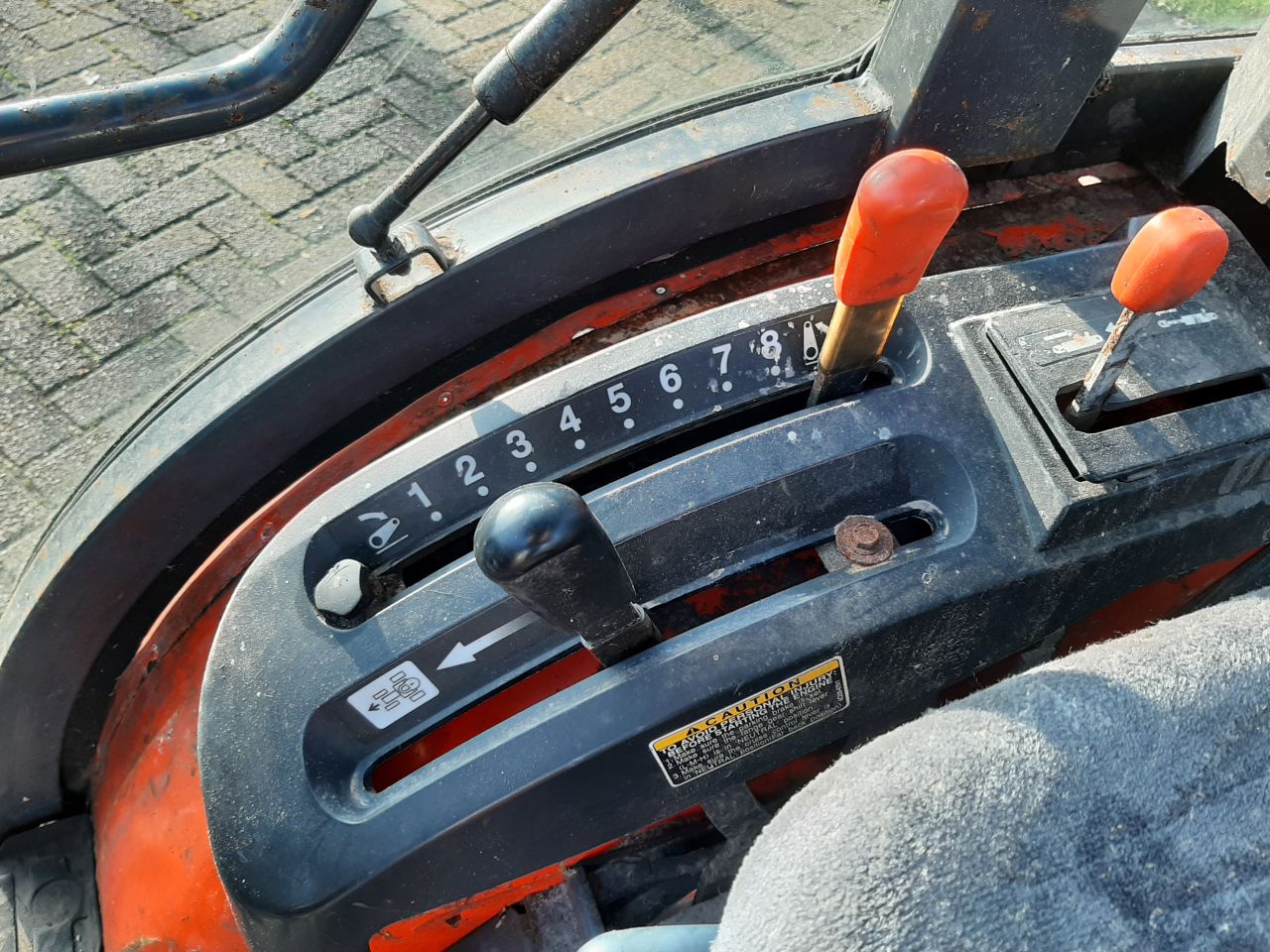 Kubota B2530 trekker met cabine en fronthef