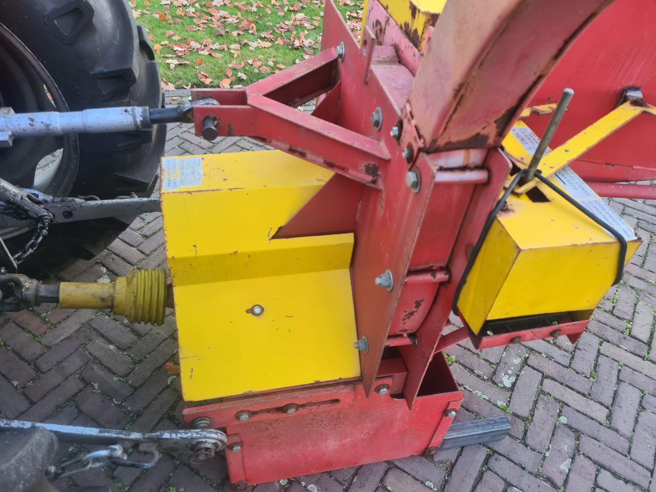 Hout versnipperaar aftakas pto aangedreven met invoerwals.