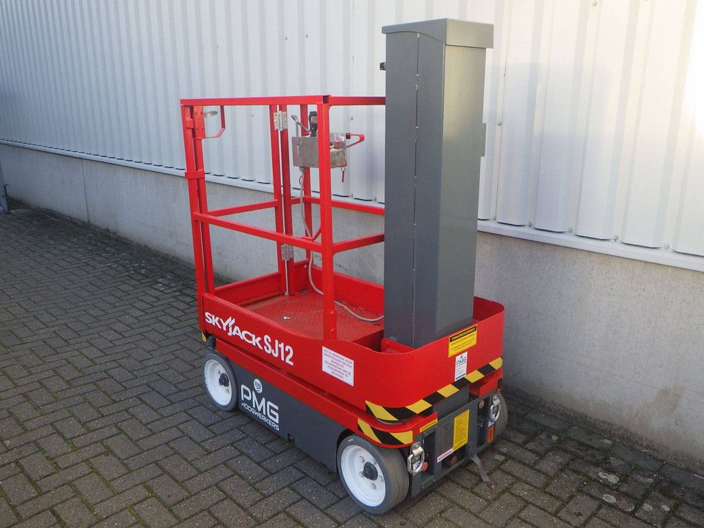 Skyjack SJ12 Electric Mast Lift 5.48m 2016