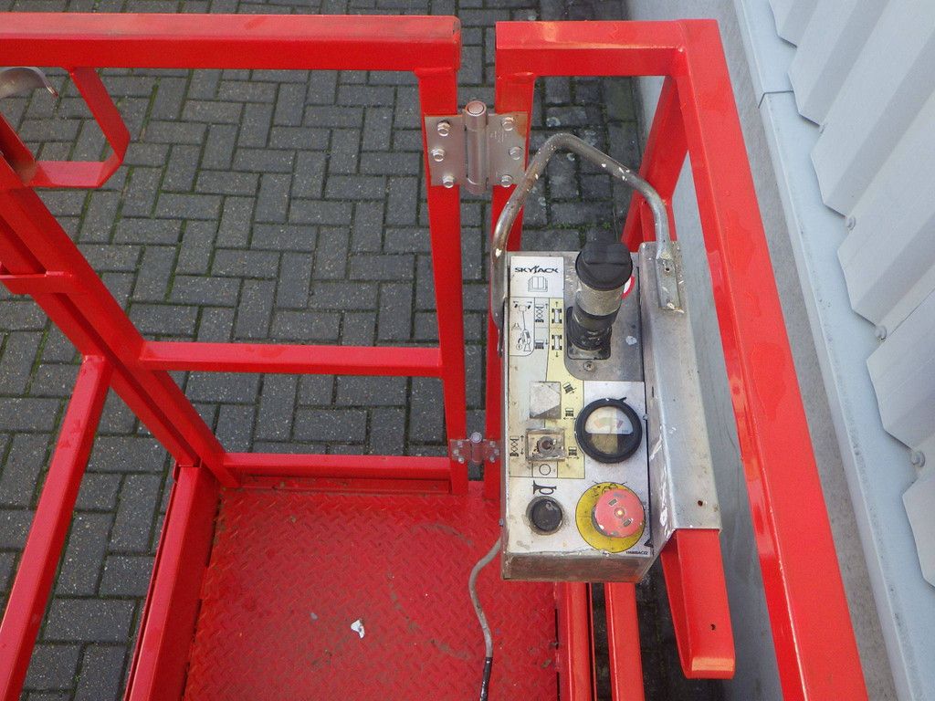 Skyjack SJ12 Electric Mast Lift 5.48m 2016