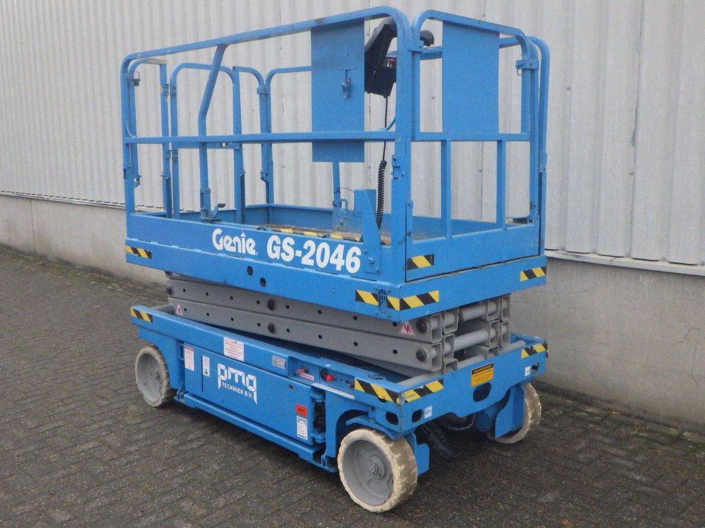 Genie GS-2046 Electric Scissor Lift 8.1m 2001