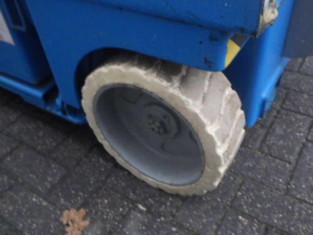 Genie GS-2046 Electric Scissor Lift 8.1m 2001