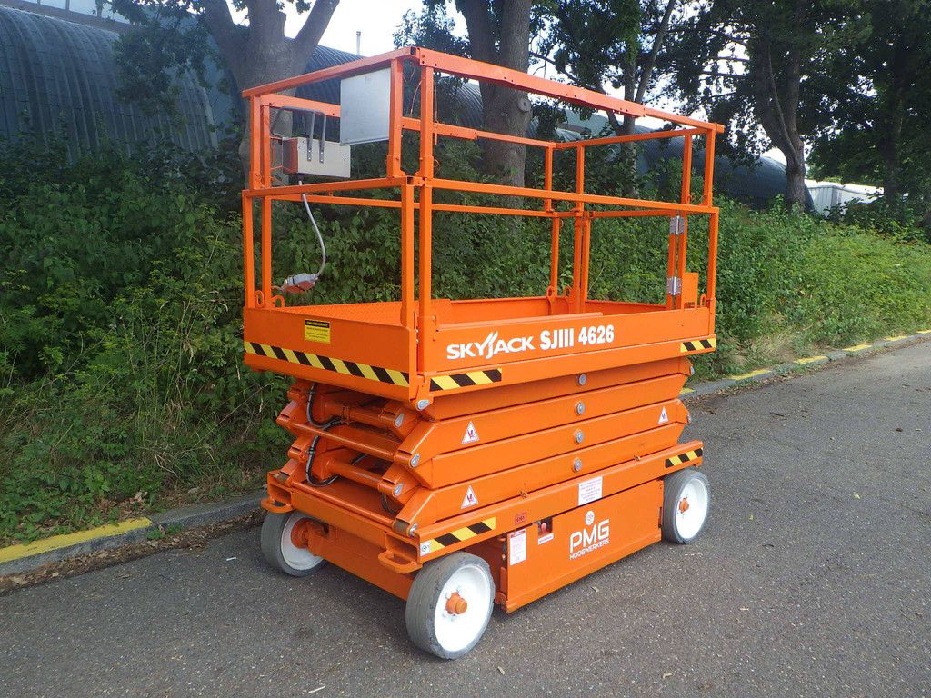 Scissor lift SkyJack SJ4626 Electric 9.92m 2014