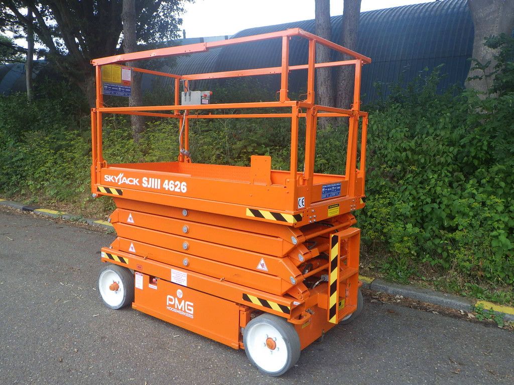 Scissor lift SkyJack SJ4626 Electric 9.92m 2014