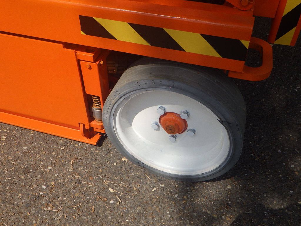 Scissor lift SkyJack SJ4626 Electric 9.92m 2014