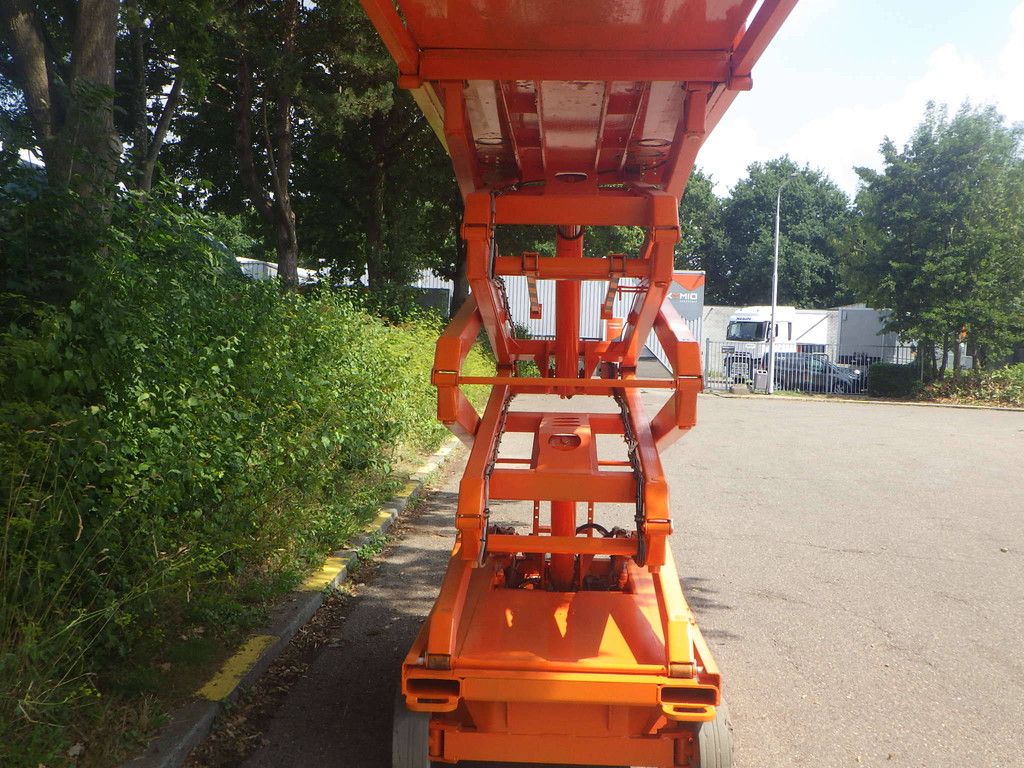 Scissor lift SkyJack SJ4626 Electric 9.92m 2014