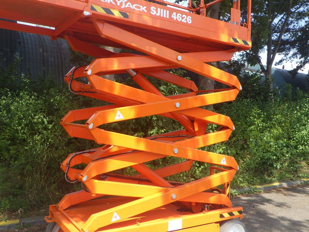 Scissor lift SkyJack SJ4626 Electric 9.92m 2014
