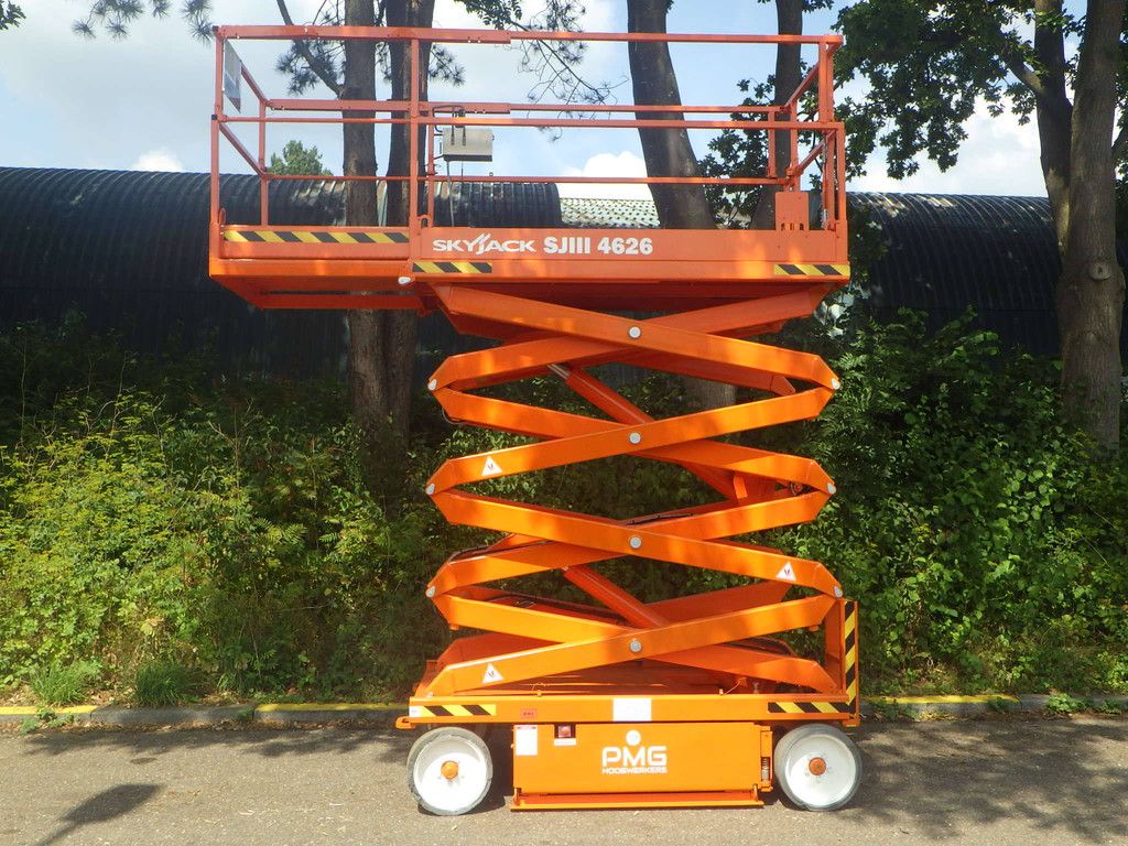 Scissor lift SkyJack SJ4626 Electric 9.92m 2014