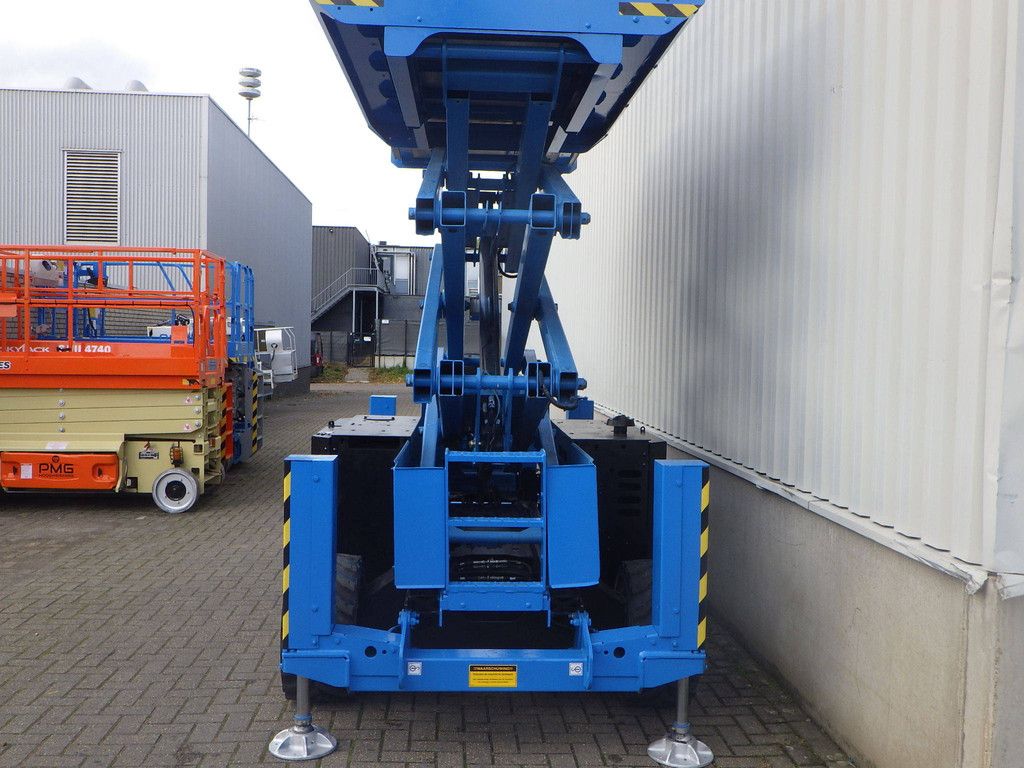 Scissor lift Genie GS-2669RT Diesel 10m 2014
