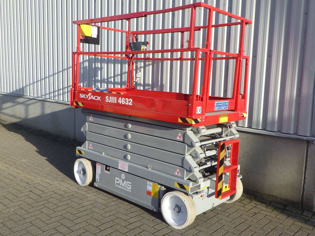 Scissor lift Skyjack SJ4632 Electric 11.75m 2008