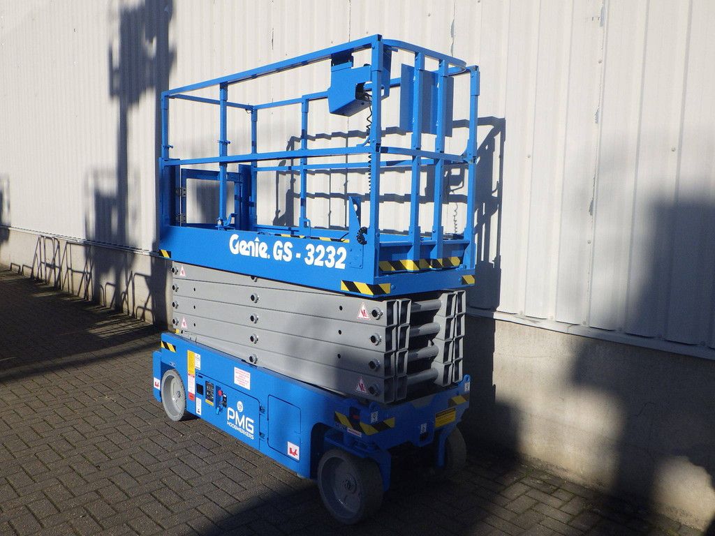 Genie GS-3232 Electric Scissor Lift 11.75m 2014