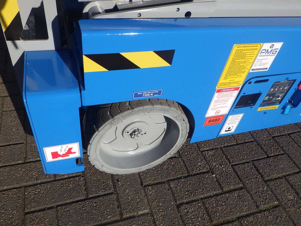 Genie GS-3232 Electric Scissor Lift 11.75m 2014