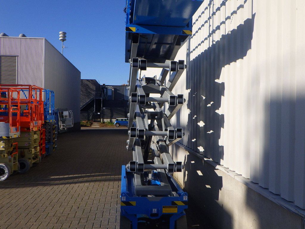 Genie GS-3232 Electric Scissor Lift 11.75m 2014