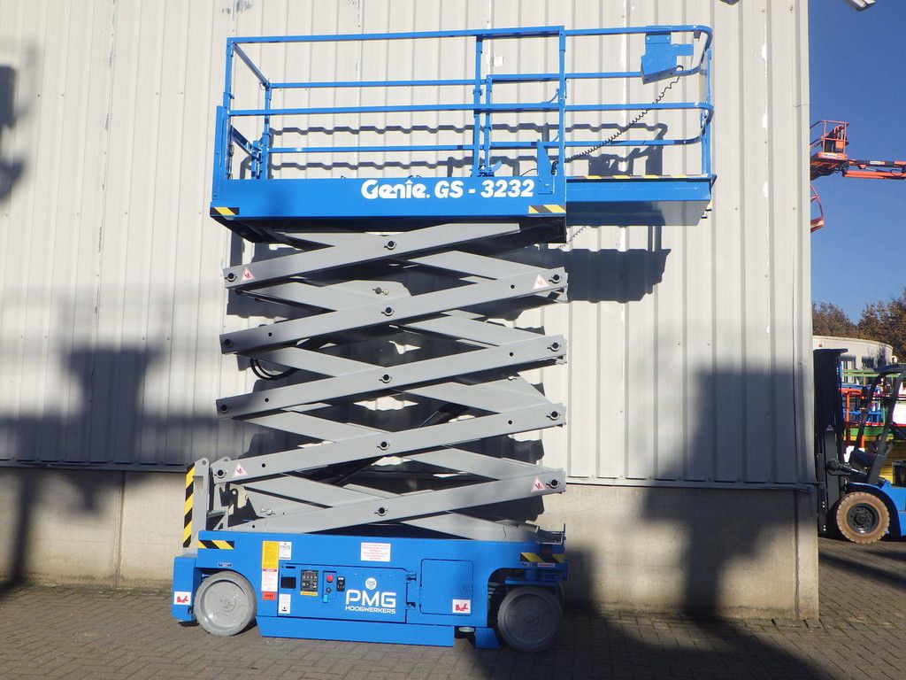 Genie GS-3232 Electric Scissor Lift 11.75m 2014