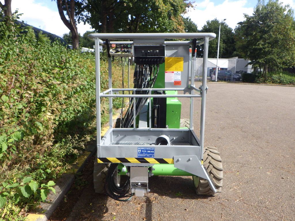 Nifty HR12D Diesel 12.2m Articulated Boom Lift 2014