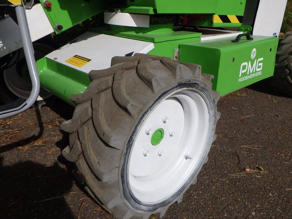 Nifty HR12D Diesel 12.2m Articulated Boom Lift 2014