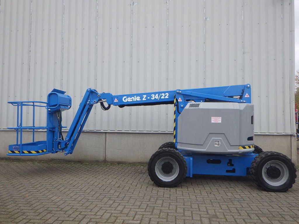 Genie Z-34/22 Diesel 12.62m Articulated Telescopic Boom Lift 2011