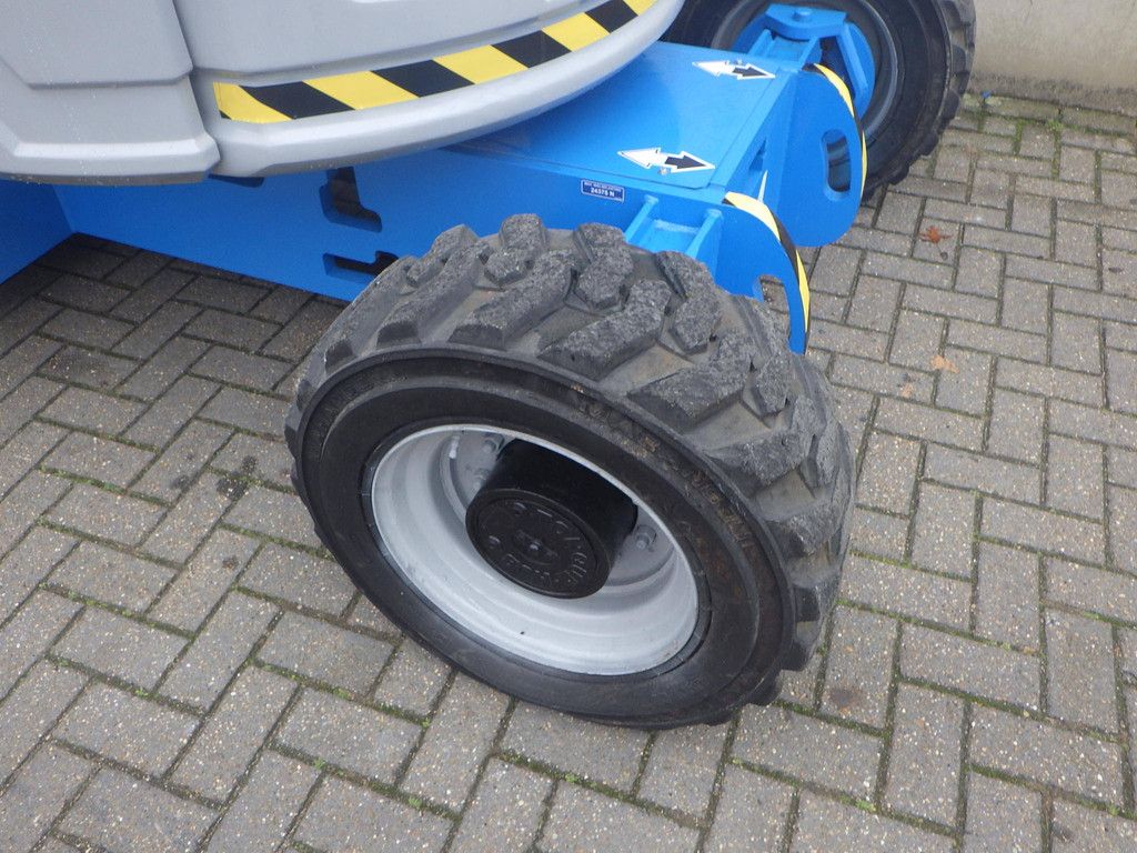 Genie Z-34/22 Diesel 12.62m Articulated Telescopic Boom Lift 2011