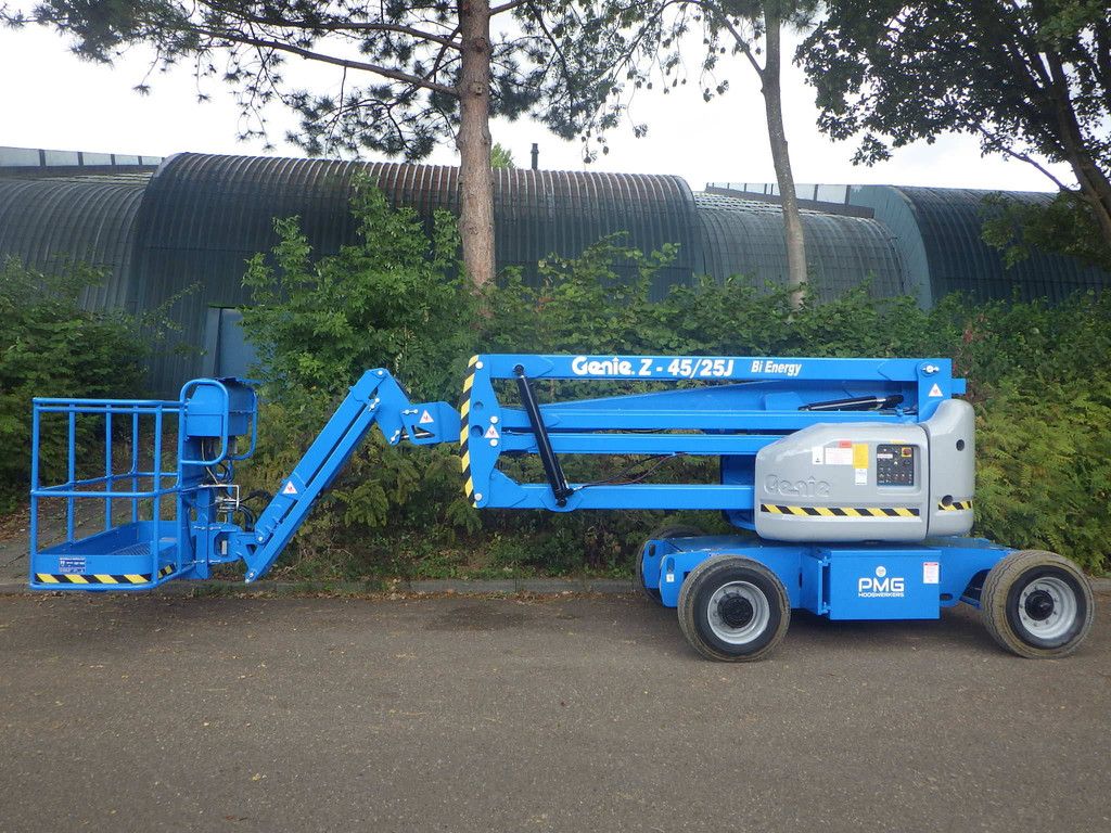 Genie Z-45/25J Bi-energy 15.92m articulated boom lift 2014