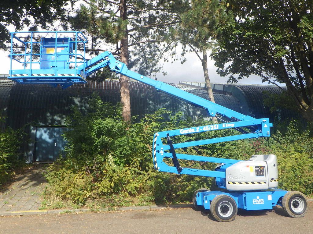 Genie Z-45/25J Bi-energy 15.92m articulated boom lift 2014