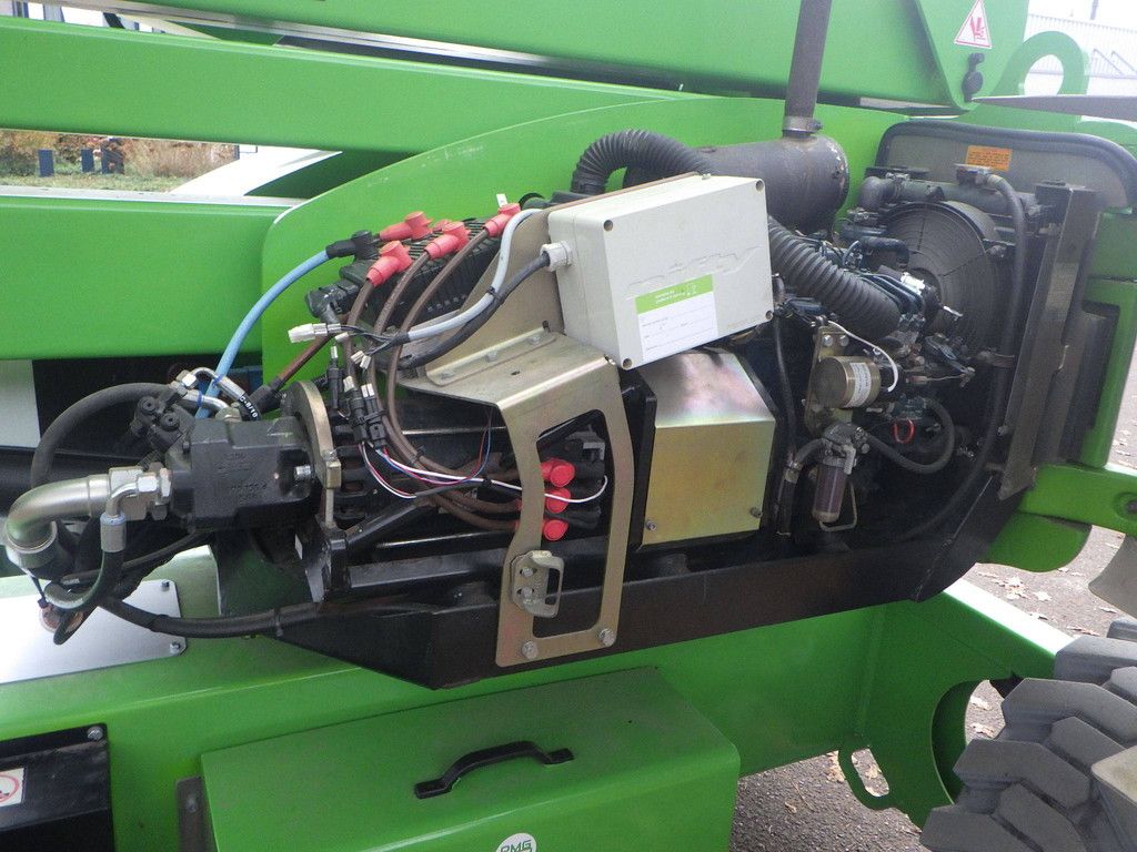 Nifty HR17HYB Hybrid 17m Articulated Boom Lift 2014