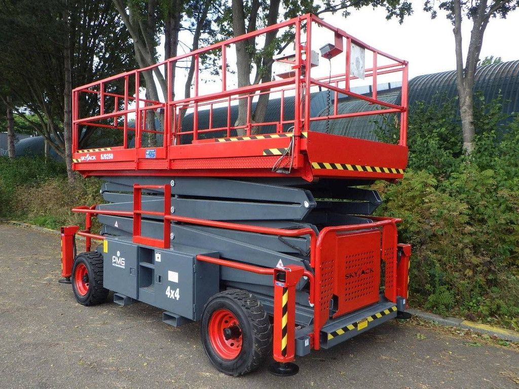 Scissor lift SkyJack SJ9250 Diesel 17.24m 2015
