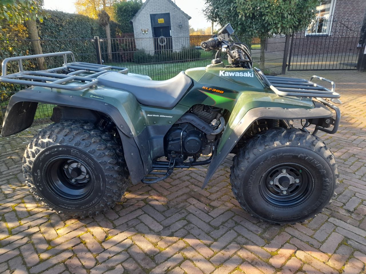 Kawasaki KLF300B Landbouwquad 300cc quad
