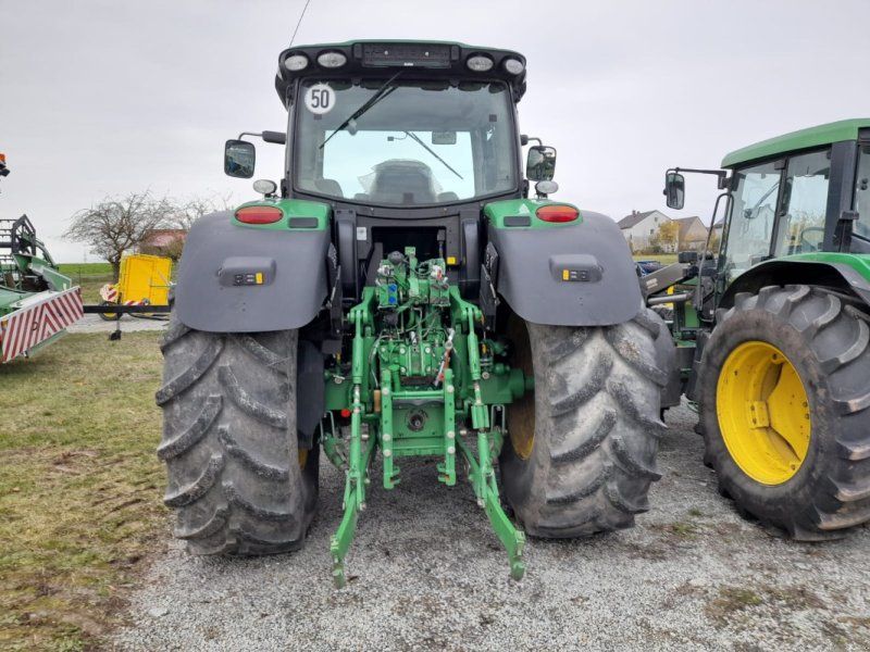 John Deere 6210R