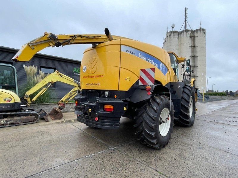 New Holland FR 9060 mit Kemper 460