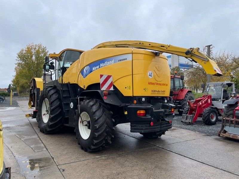New Holland FR 9060 mit Kemper 460
