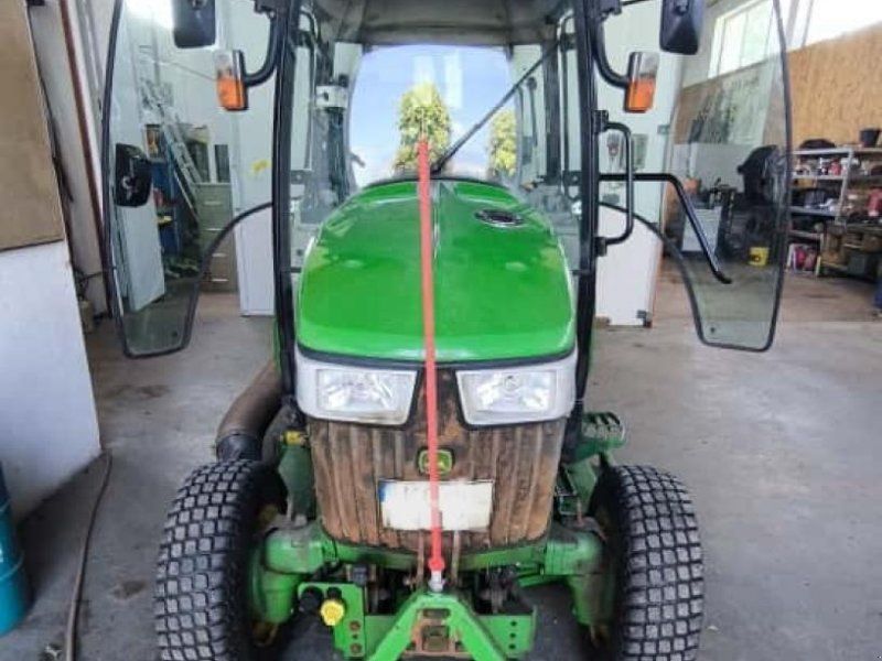 John Deere 3046R