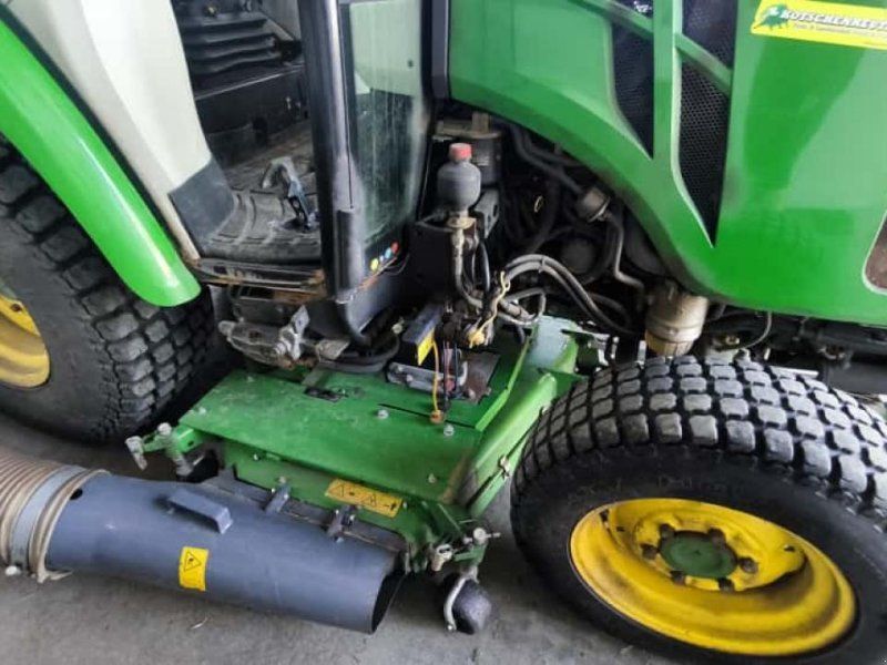 John Deere 3046R